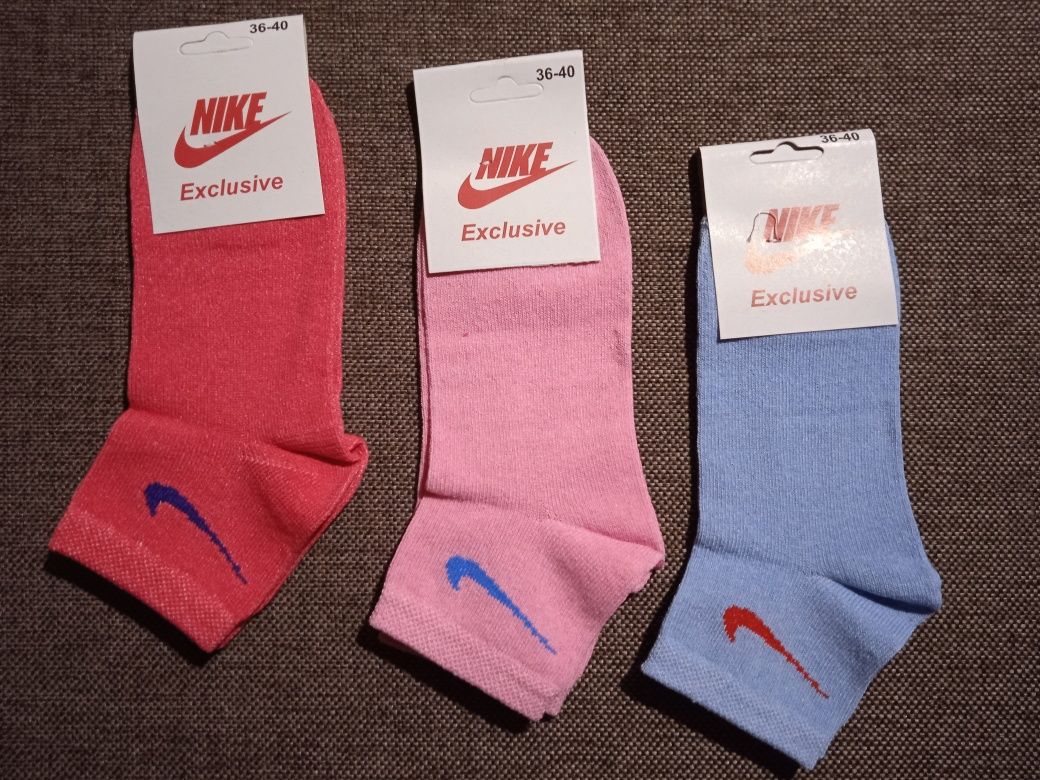 Жіночі шкарпетки.