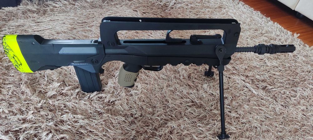 FAMAS F1 _ EVO Cybergun
