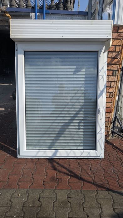 KR HAUS okno 128x172 3 sztuki roletą zewnętrzna używane drzwi POZNAŃ