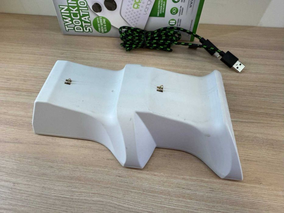 Stacja ładująca do kontrolerów Xbox Series S|X & One VENOM VS2871