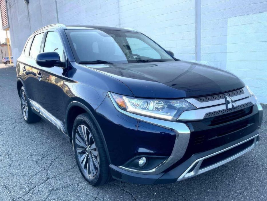 Mitsubishi Outlander      2020