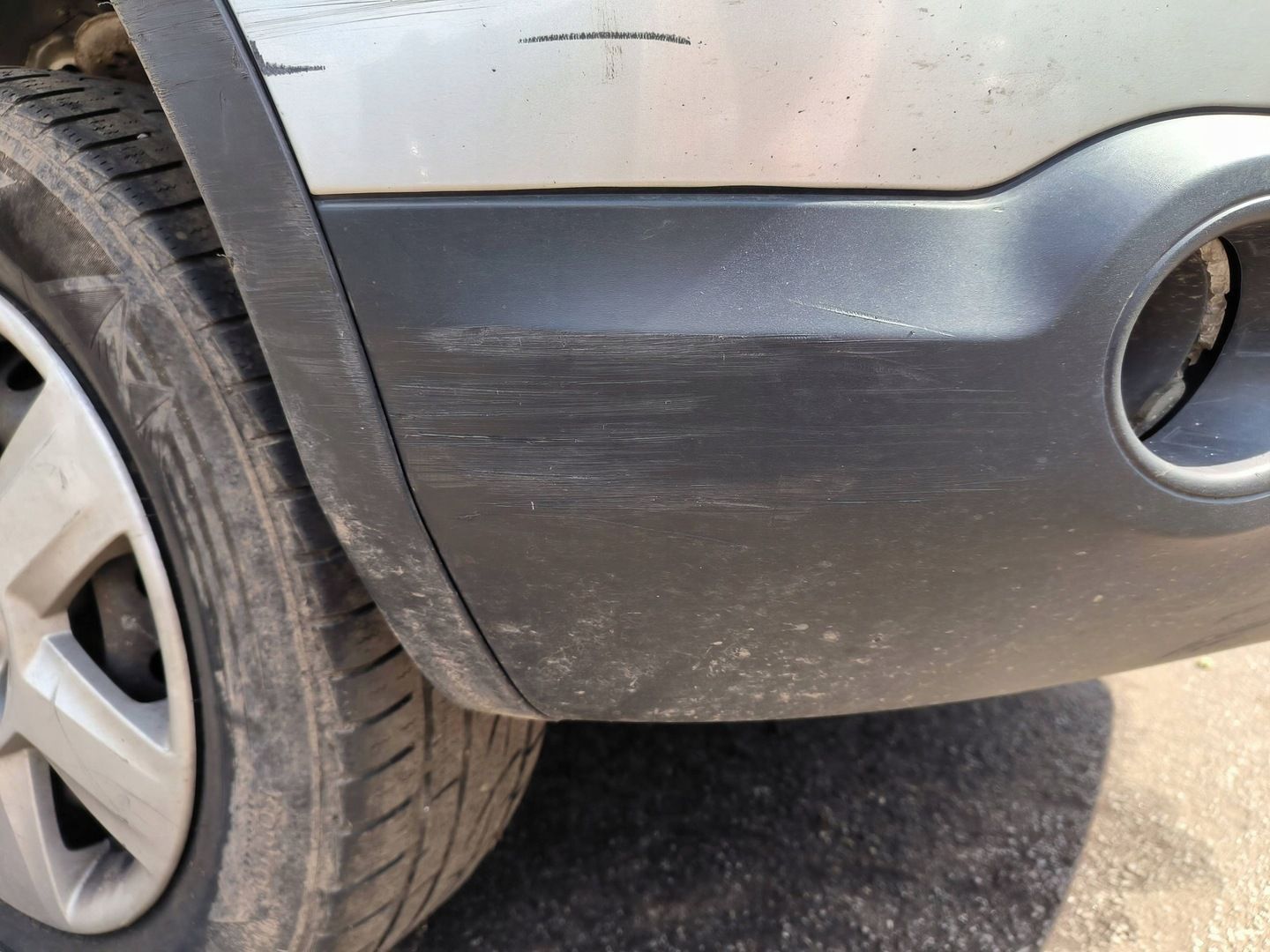 Zderzak przedni przód Nissan Qashqai J10 KY0