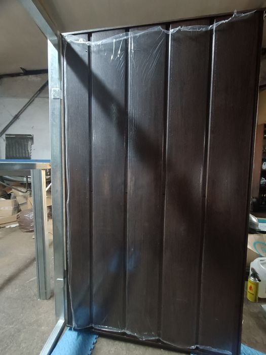 Drzwi bramy ocieplane