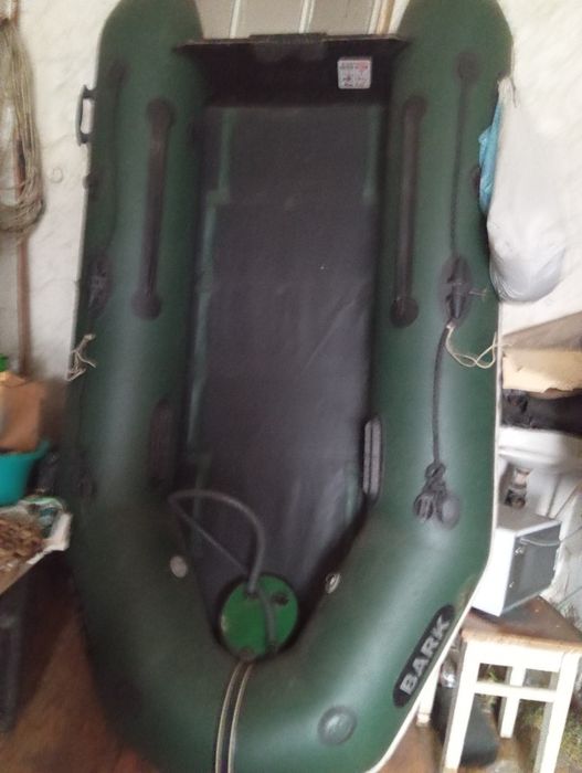 Продам надувную лодку барк 2,7 м с траверсой  под двигатель