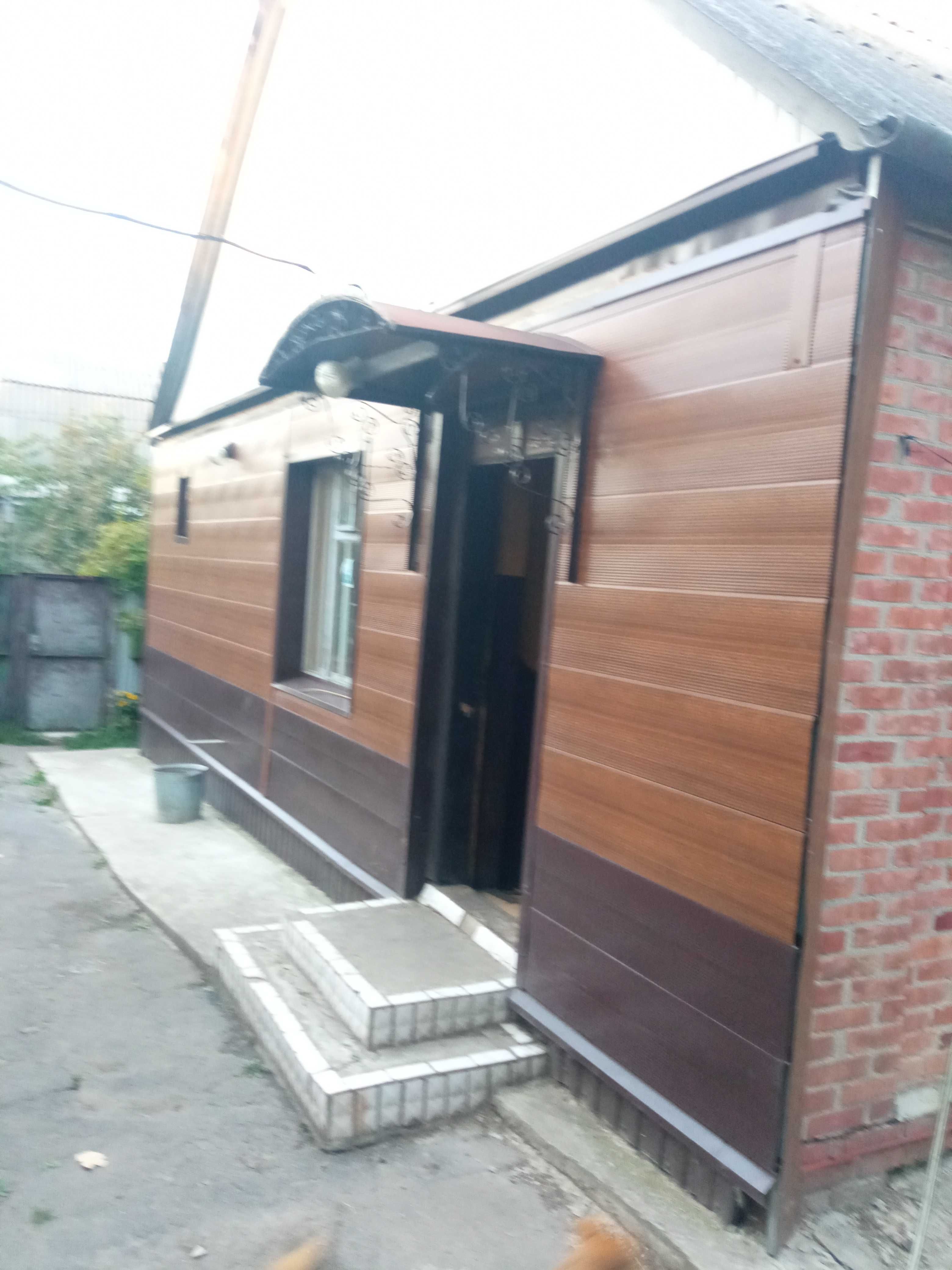 Добротное домовладение в центре Люботина
