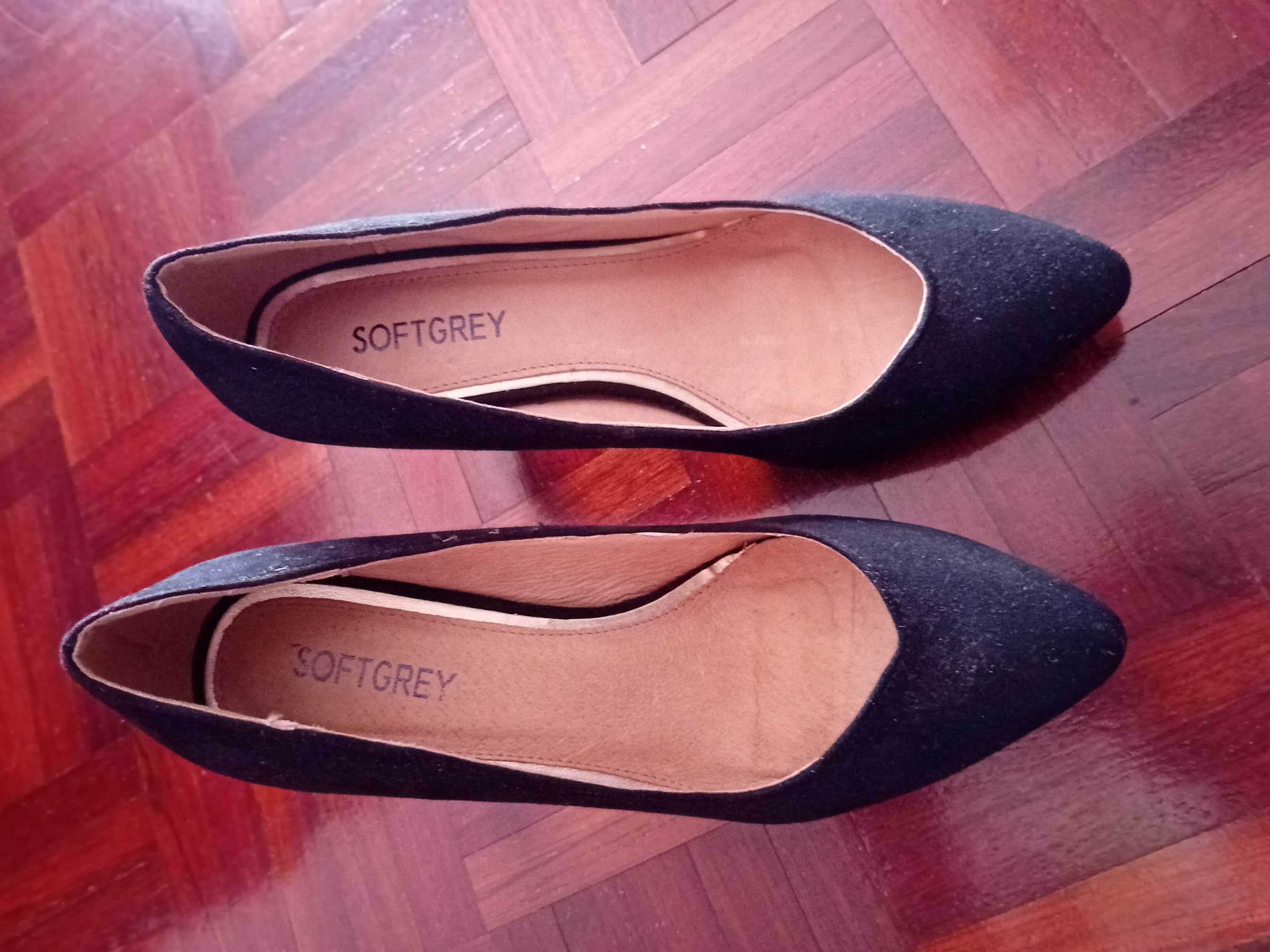 Sapatos de senhora Soft Grey, em camurça preta, número 37
