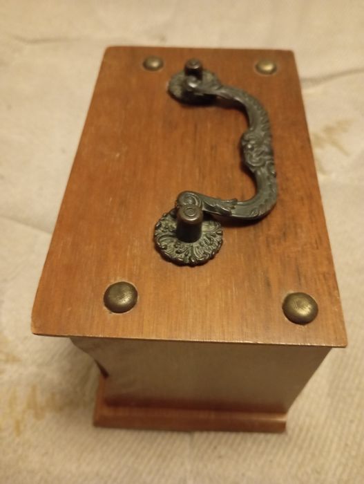 Conjunto biblioteca miniatura de 12 suportes para copos