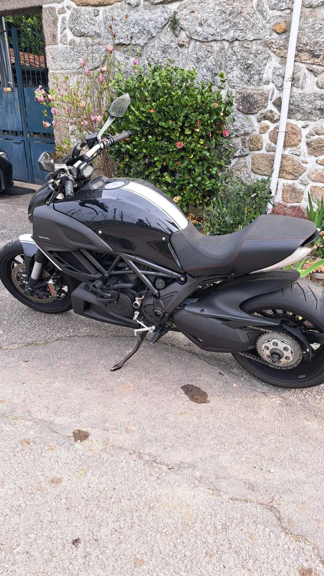 Ducati diavel 10900€