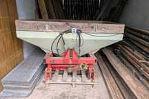 Rozsiewacze nawozu zsb 900 N Amazone zam 1501 oraz 1801