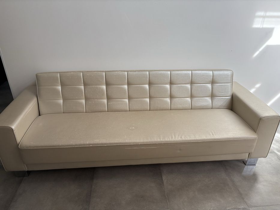 Kanapa rozkładana skórzana kremowa nowoczesna