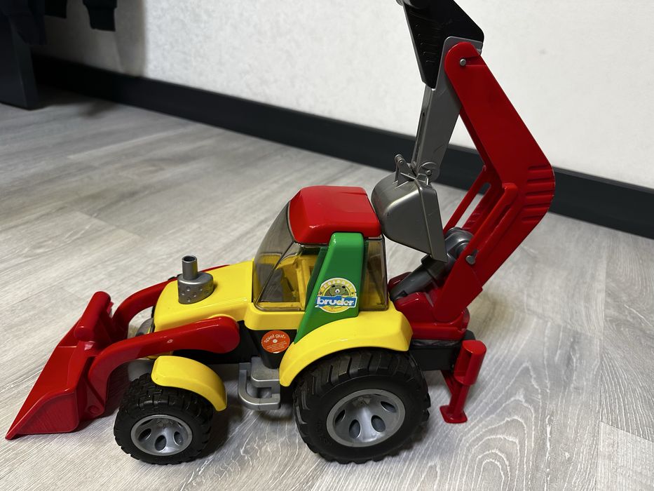 Экскаватор Bruder Roadmax