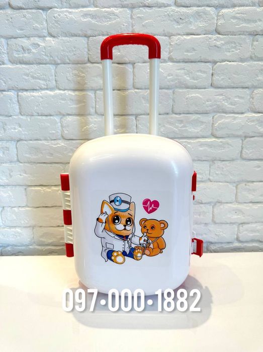 Продам дитячій чемоданчик для гри у доктора без наповнення