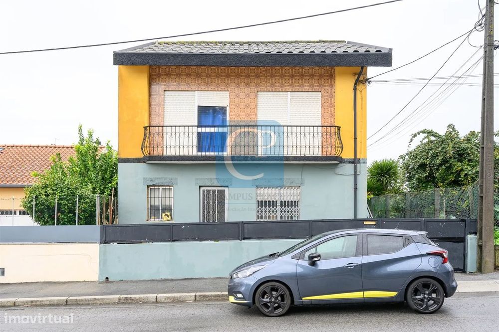 Moradia independente com quatro frações em Guifões, Matosinhos