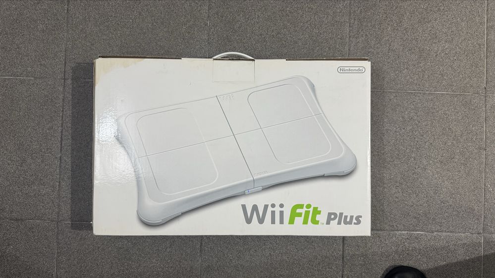Balança e jogo wii fit plus