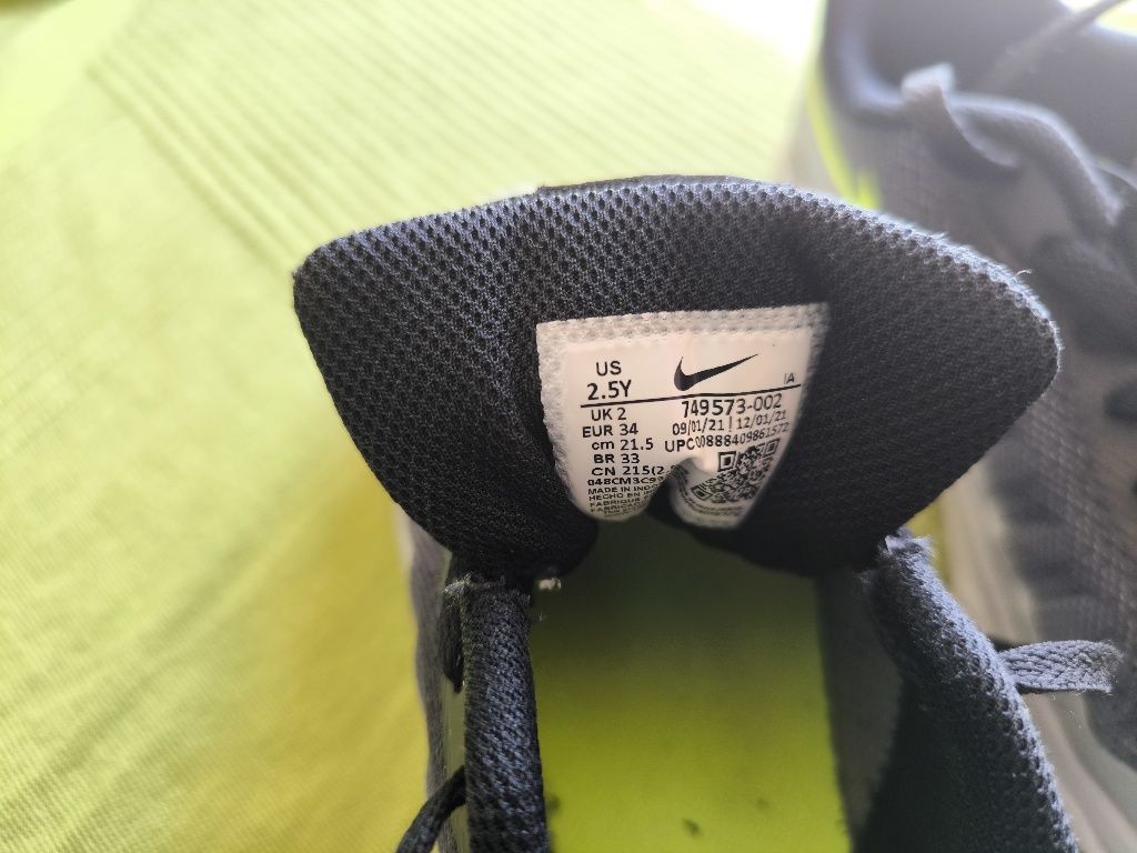 Sapatilhas Nike criança tamanho 34
