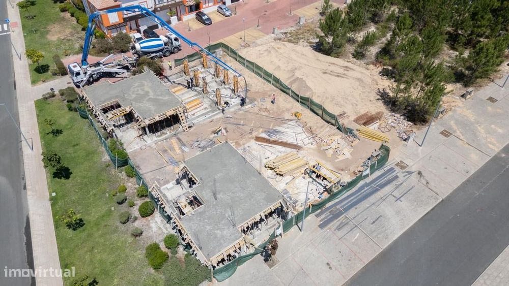 Moradia Geminada T4 com estacionamento, Santiago do Cacem