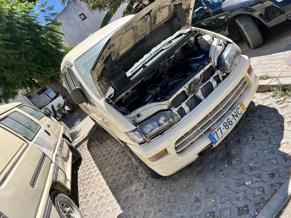 Carrinha de 6 lugares em bom estado. Venha ver sem compromisso.