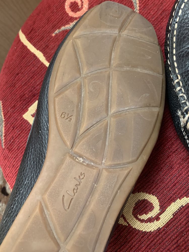 Шкуряні туфлі-мокасини Clarks
