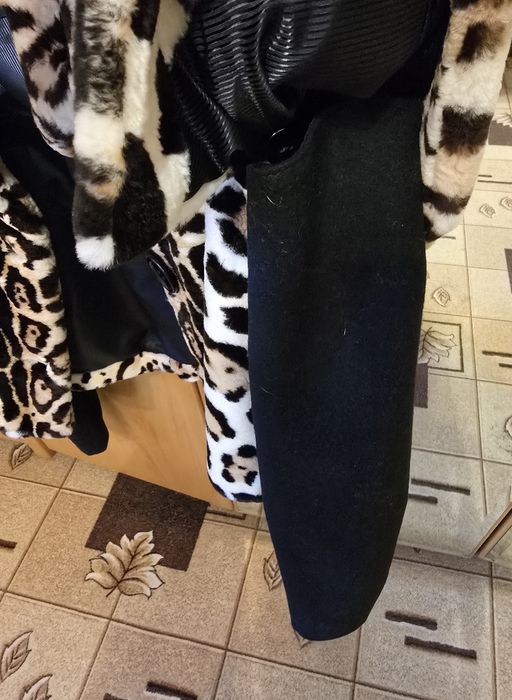 Срочно!!!Жилет натуральный мех,рукава отстегивается