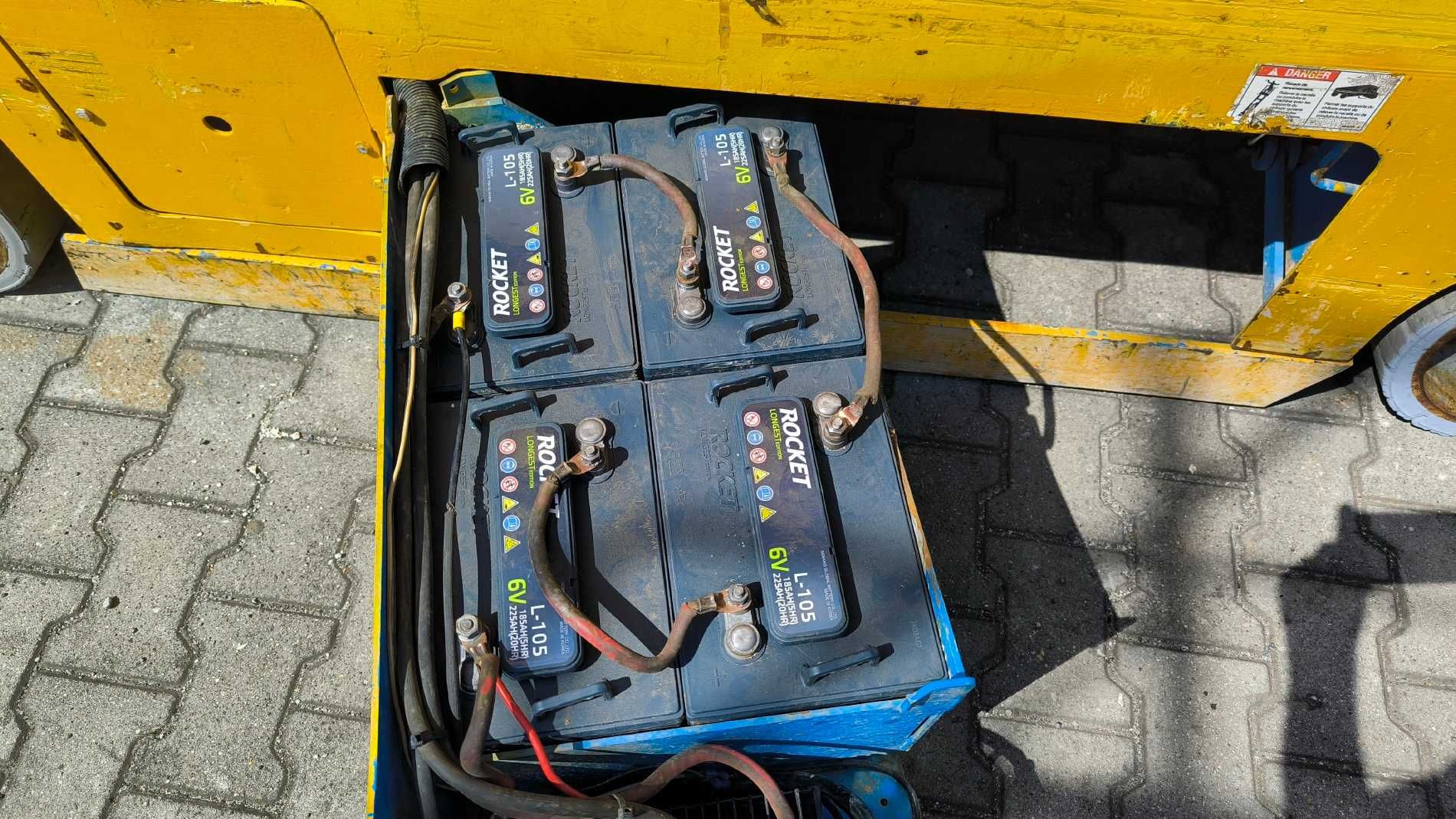 Elektryczny podnośnik nożycowy GENIE GS 3246 rok 2007 cena 22500 netto