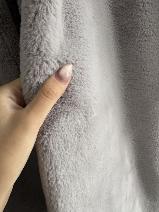 Продам шубу штучну