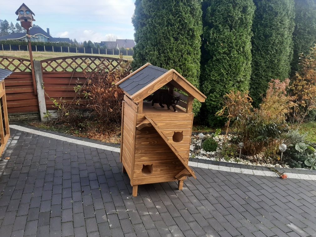 Buda dla kota z wiatrołapem
