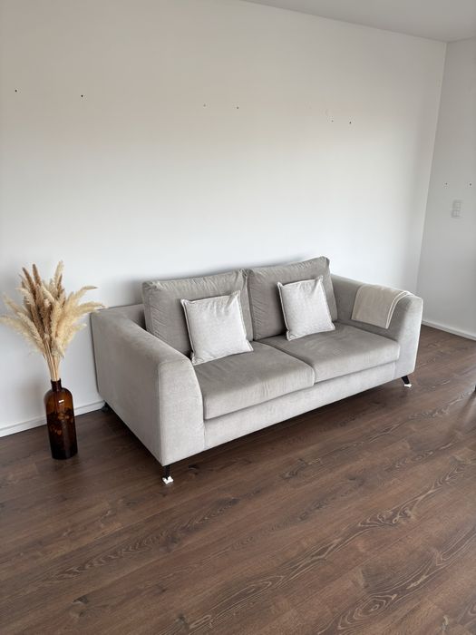 Sofa 3 lugares em tecido aveludado,