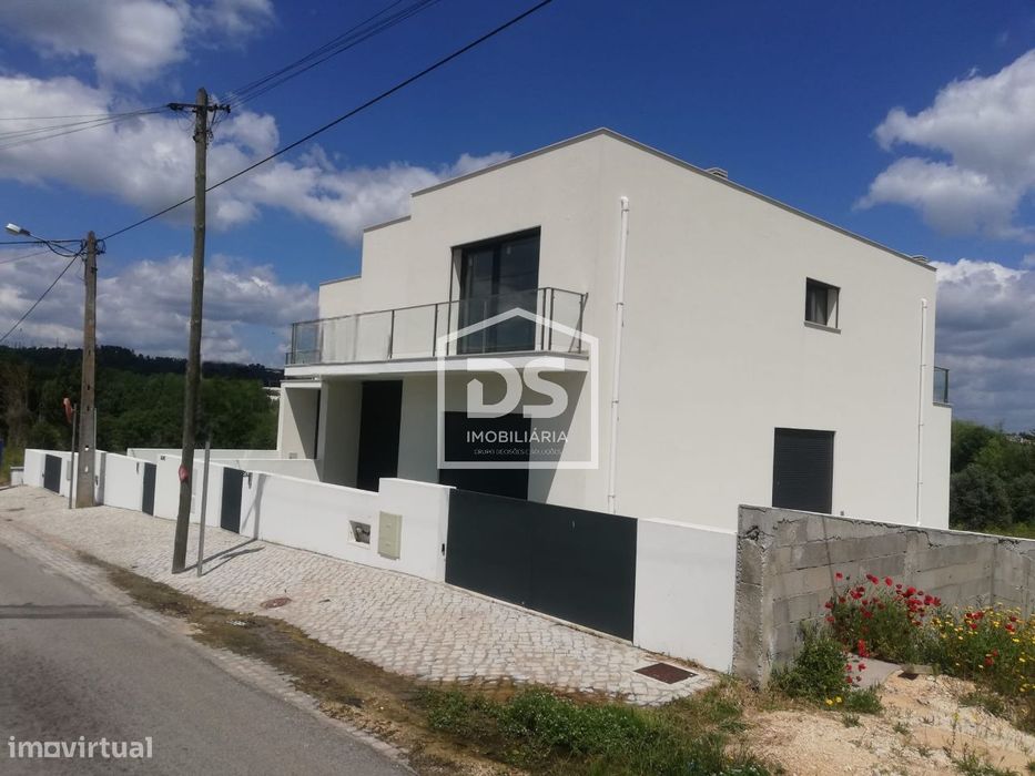 Moradia Geminada T4 Venda em Nossa Senhora das Misericórdias,Ourém