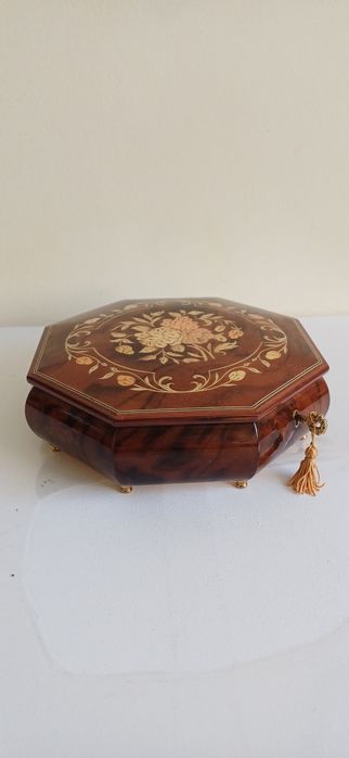 Włoska szkatułka vintage na biżuterię z japońską pozytywką