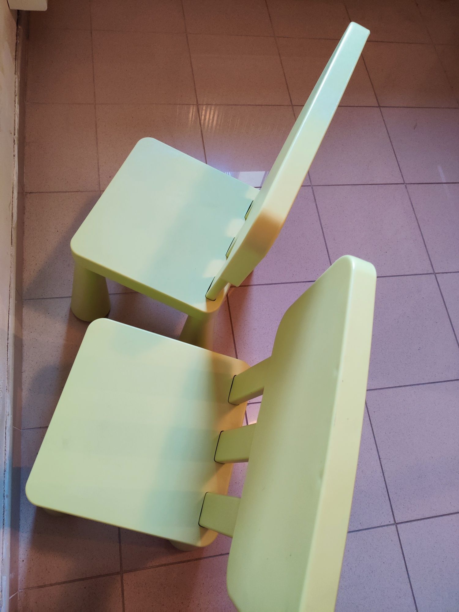Krzesłka z IKEA MAMMUT 2 szt zielone