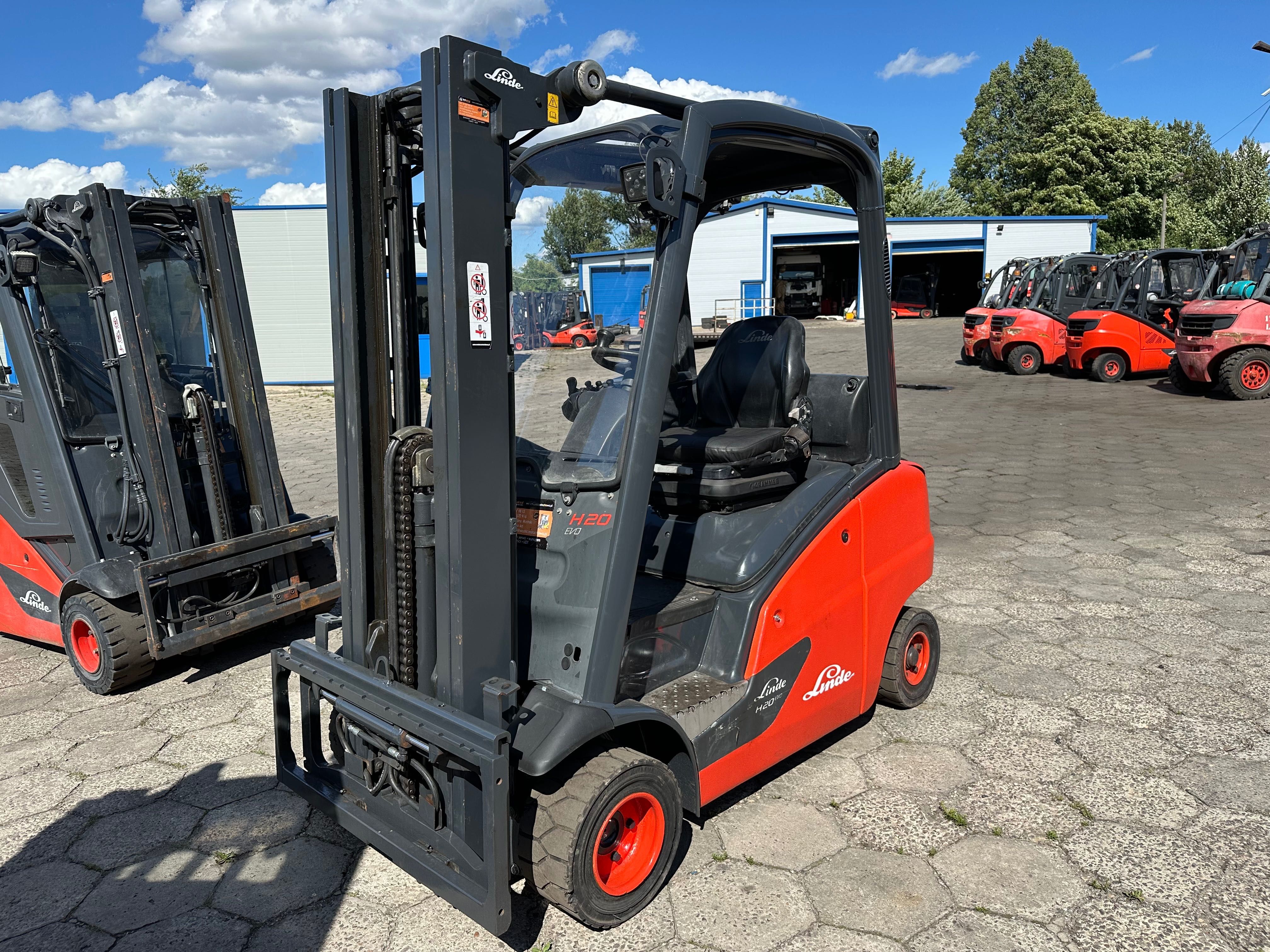 WÓZEK WIDŁOWY Linde H20T, 391 model triplex , rok 2012,2016,2017 gaz