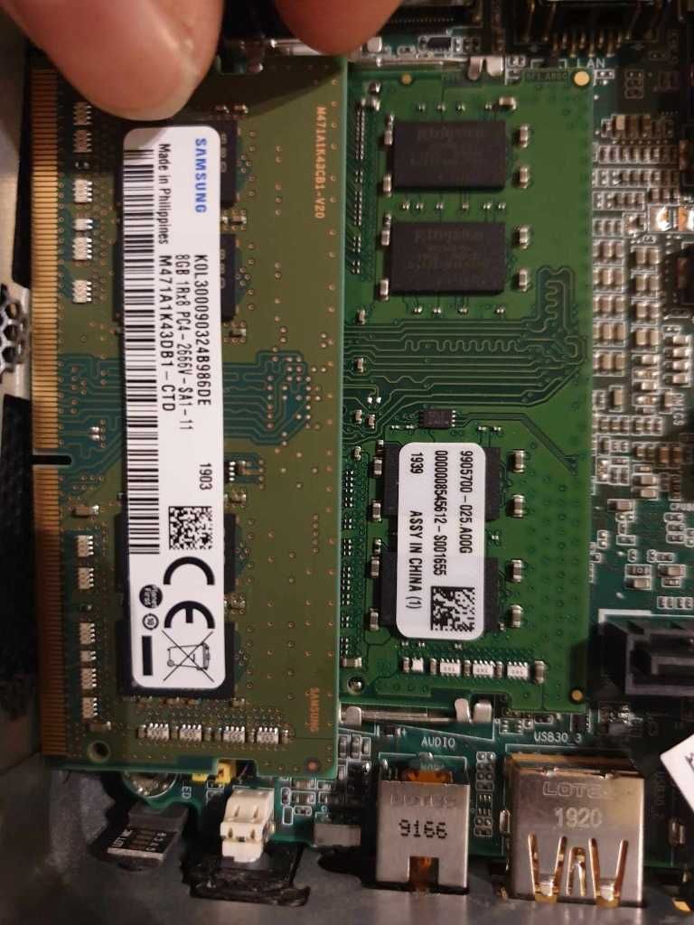 Intel NUC NUC8i3BEH i3-8109U MiniPC 16 GB DDR4 + 128 M.2 SDD
