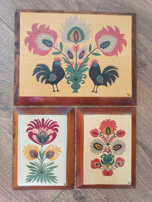 Wycinanka łowicka na drewnie