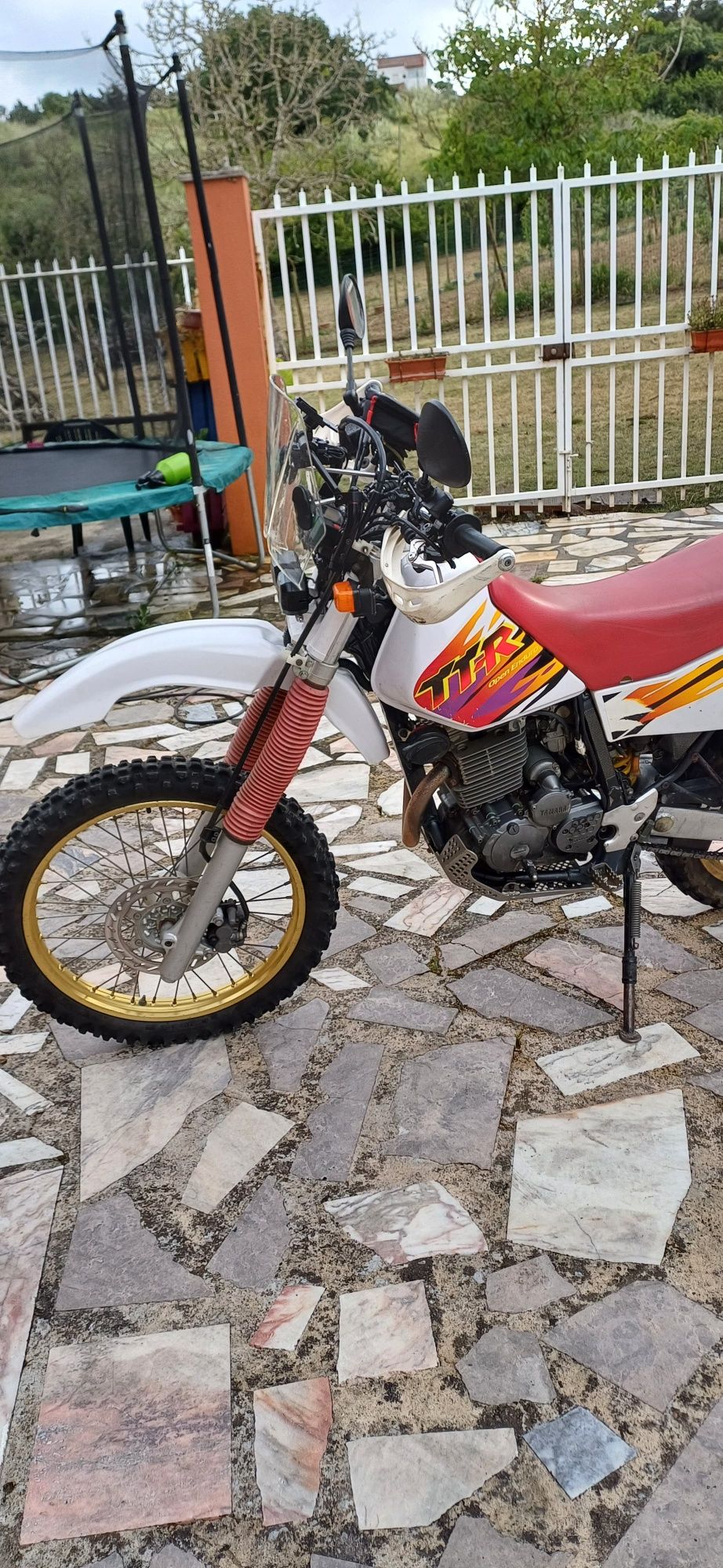 Yamaha TTR250R trail enduro