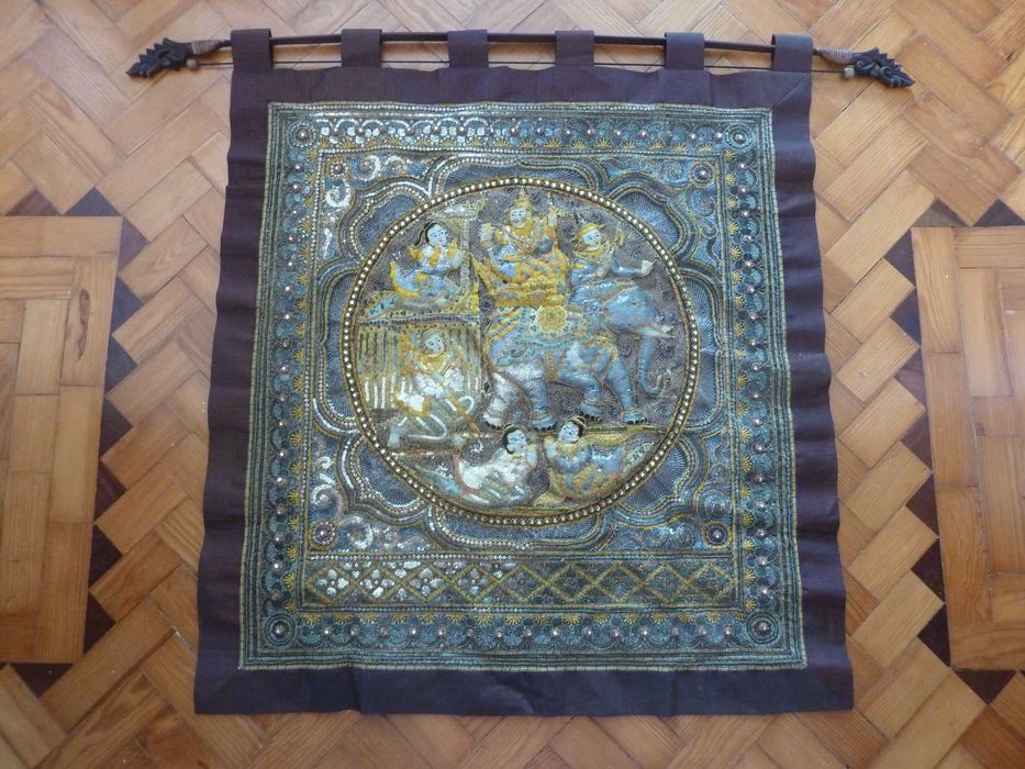 Quadro tailandês (Tailândia) trabalhado à mão (1,0m x 1,0m)