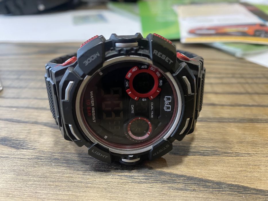 Продам годинник в гарному стані,захист від пилу та води,без торгу