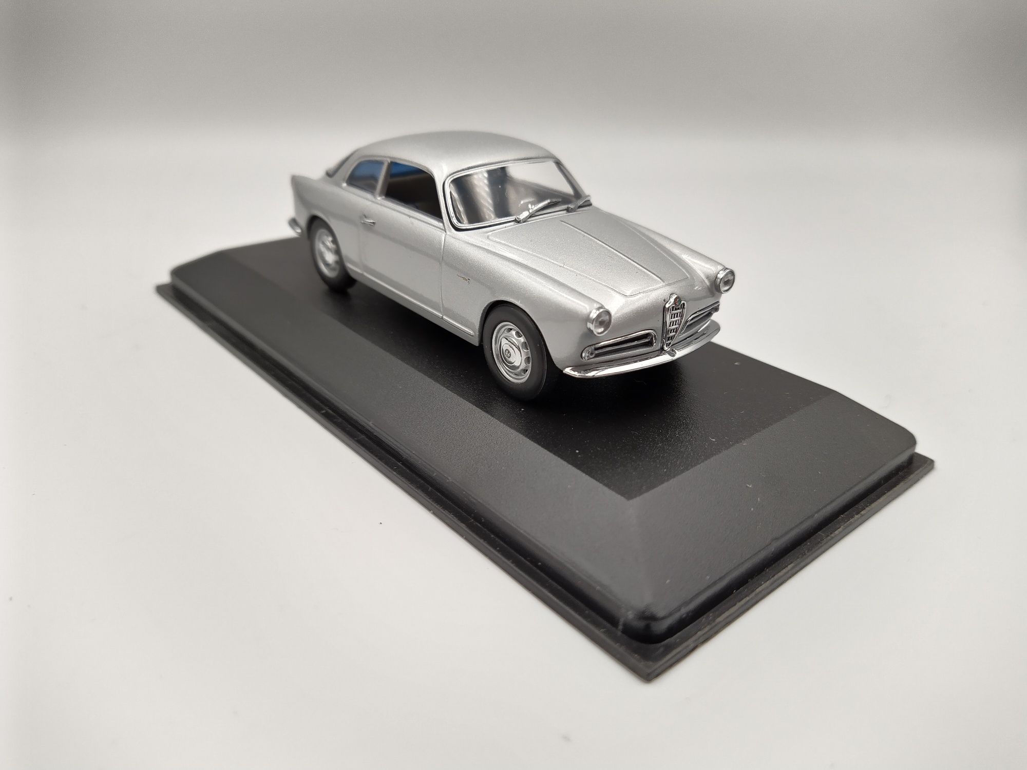 Alfa Romeo Giulietta Sprint 1:43 Minichamps