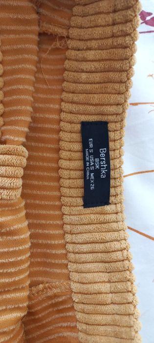 saia amarela bershka