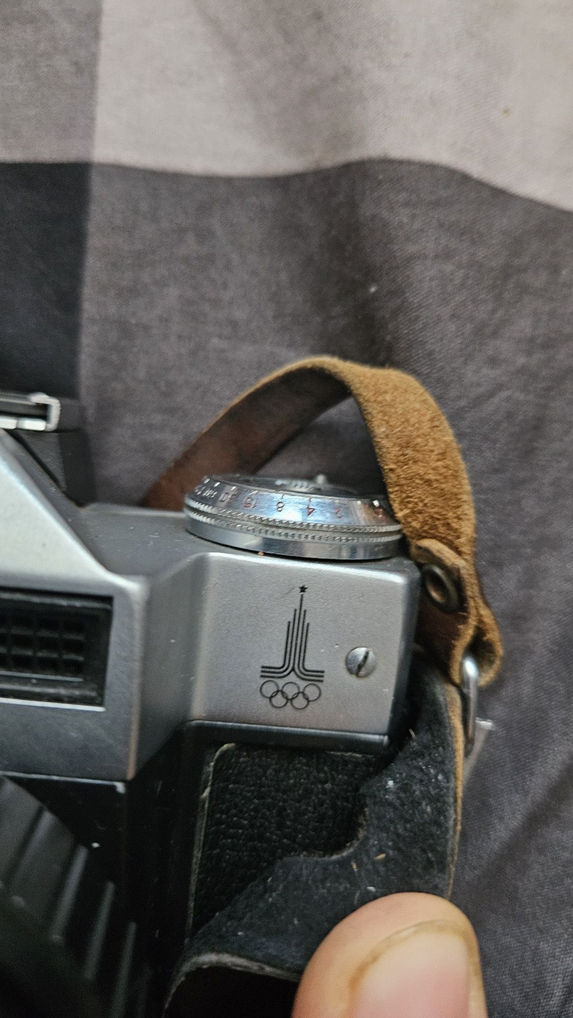 Zenit-E 80' Moskwa z obiektywem Helios 44-3 oraz z skórzaną torbą