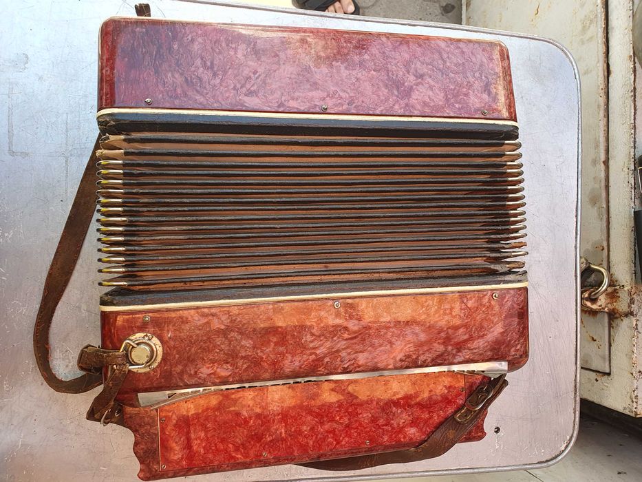 Баян, аккордеон "Полісся" требует реставрации