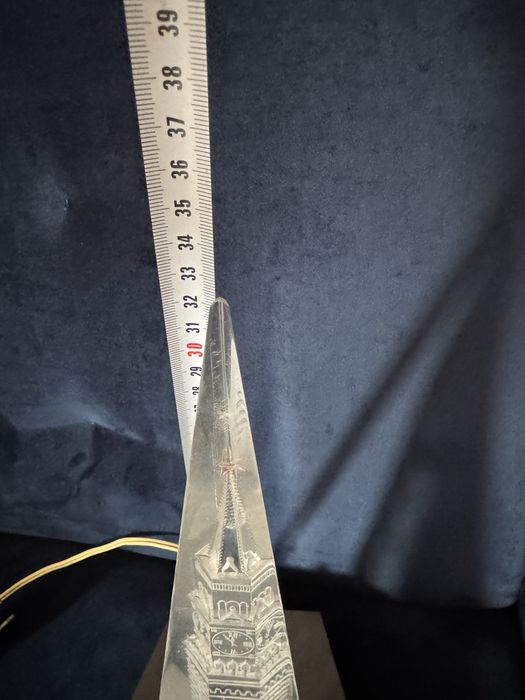 Lampa nocna z wieżą kremlowską