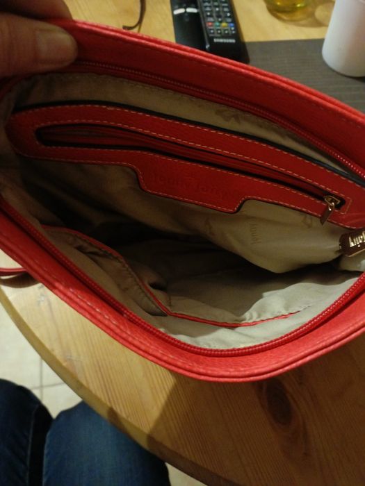 Malinowa torebka na ramię