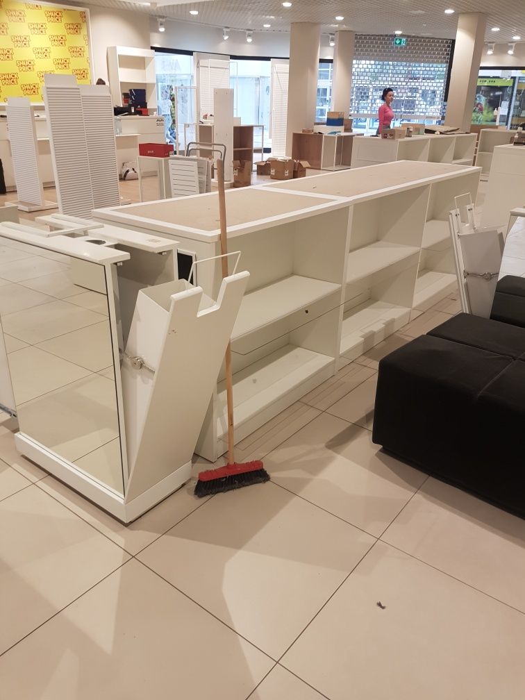 sprzedam wyposażenie sklepu obuwniczego