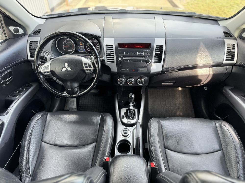 Mitsubischi Outlander 2.2 d 4*4 avtomat з Швейцарії