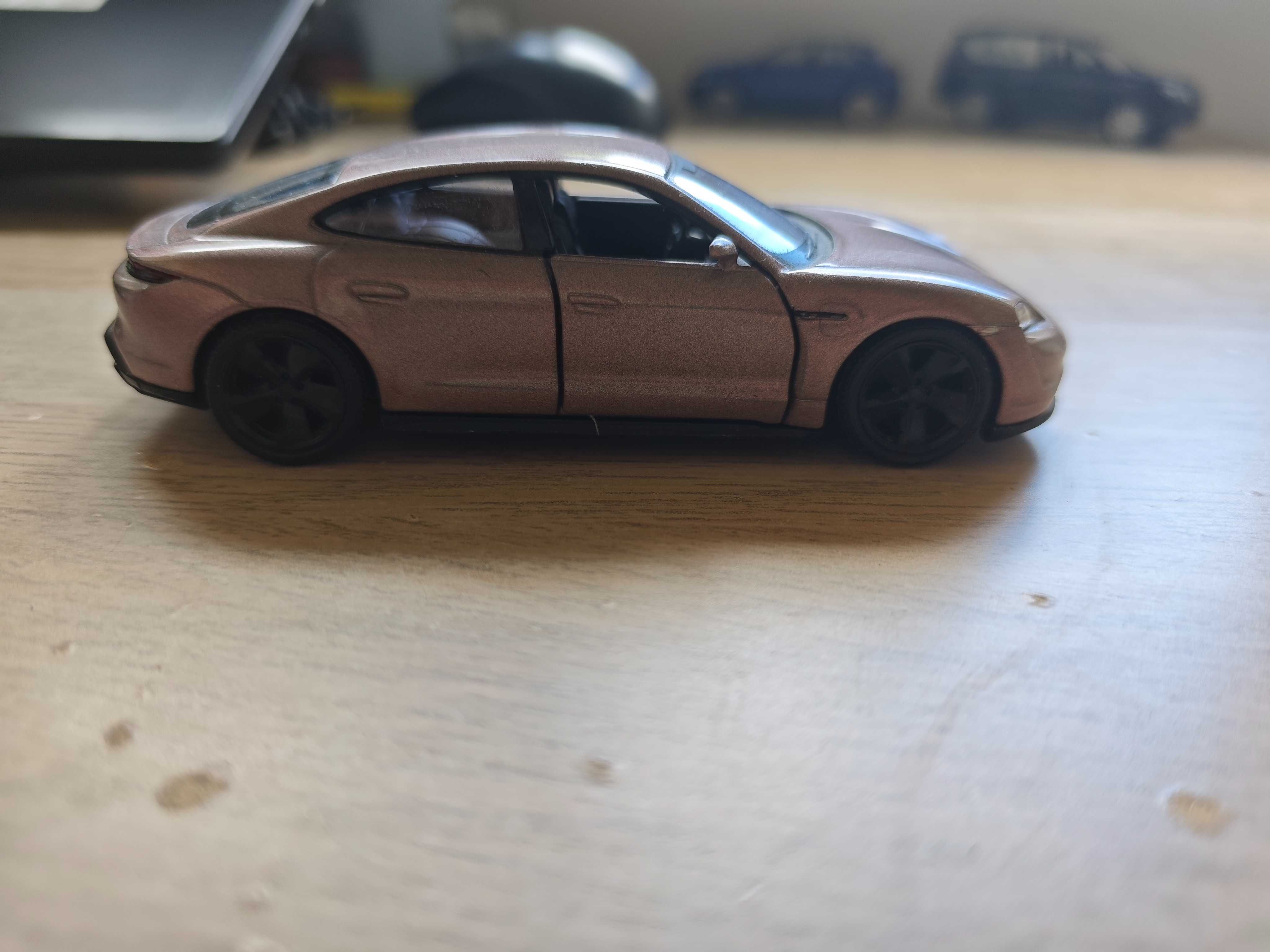 Miniatura Porsche Taycan