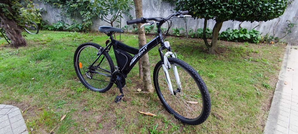 Bicicleta Preto e Branco, com roda 26"