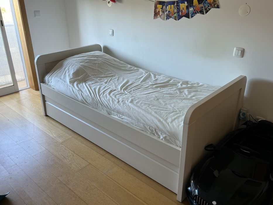 Cama ikea dupla com 1 colchao / bed with 1 mattress