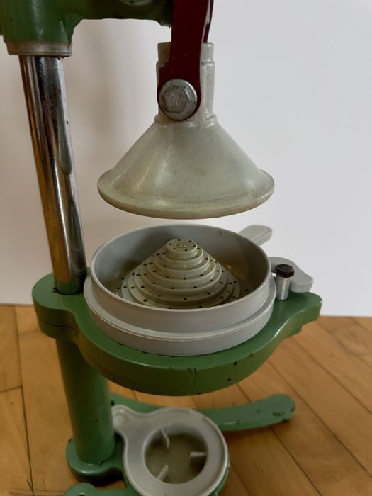 Wyciskarka do granatów i soków izraelskiej firmy Zakseberg