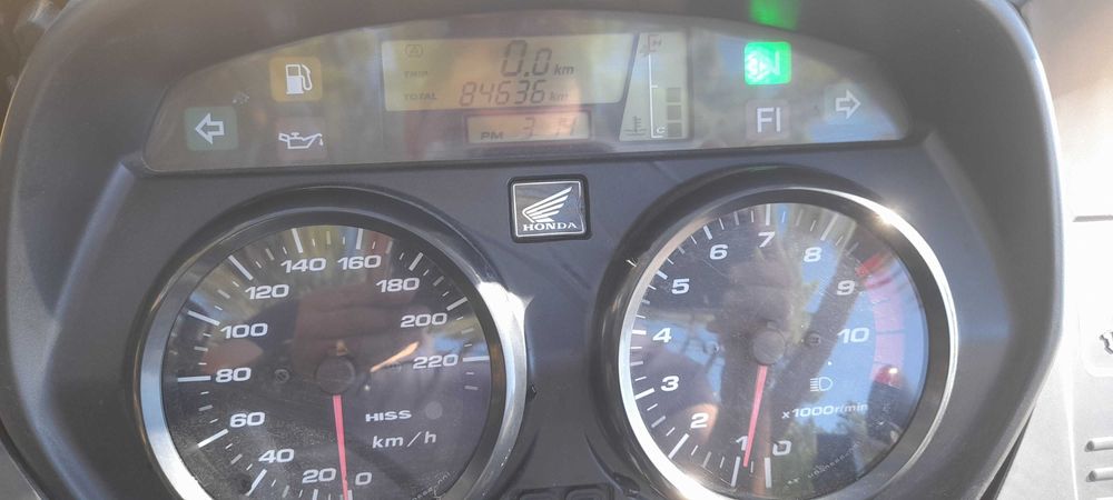 Honda Varadero 1000, acidentada, a circular