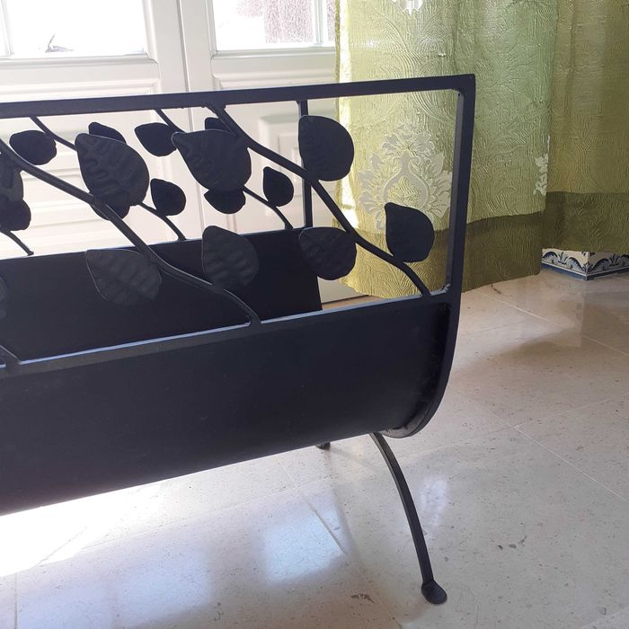 Cesto em  ferro para lenha